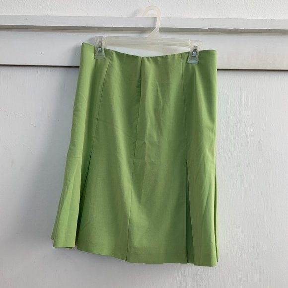 Beautiful Green Skirt - Perfect for Spring/Summer! - Picture 1 of 13
